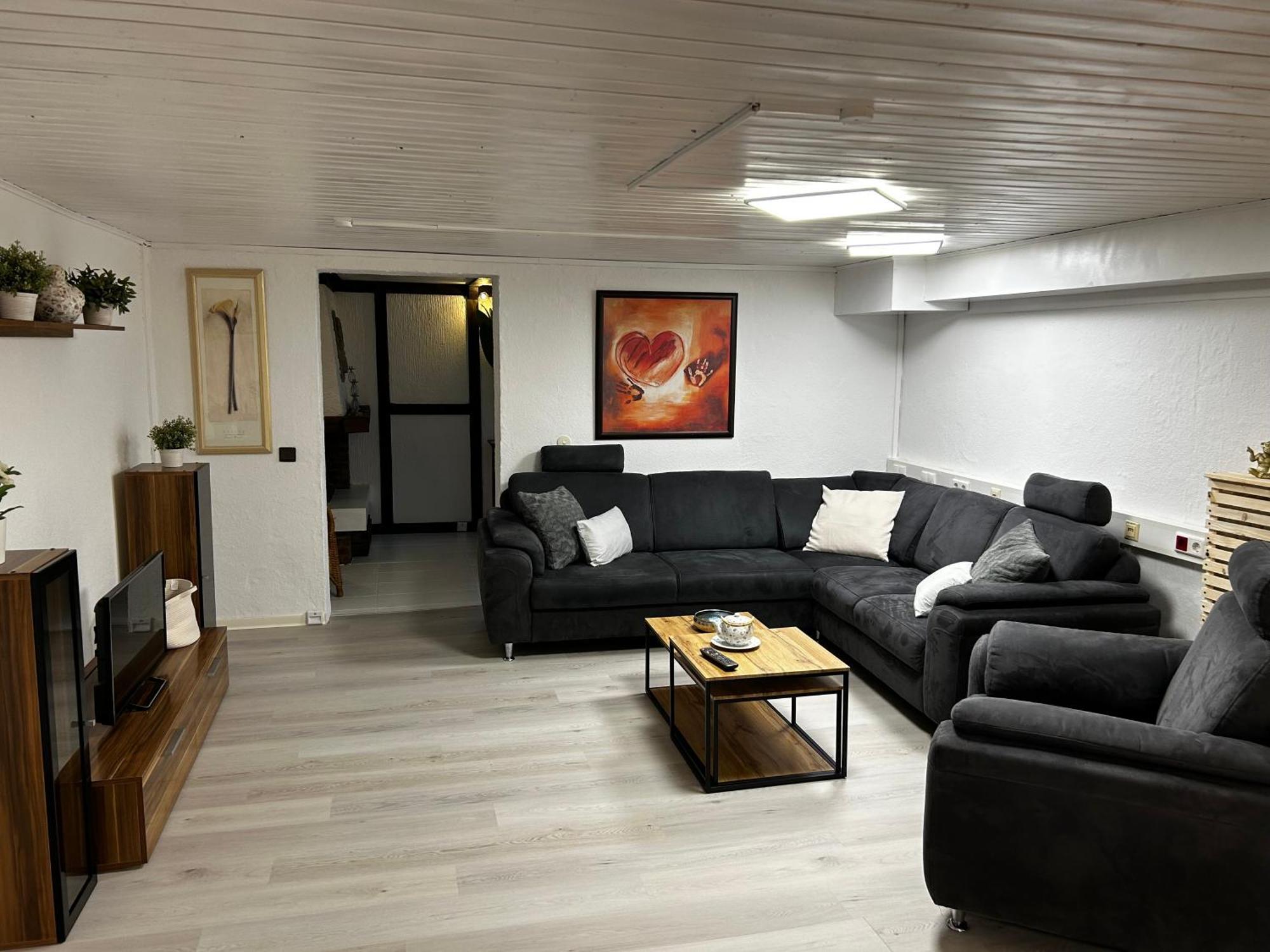 Guidos Place Souterrain Apartment Weissenthurm Bagian luar foto