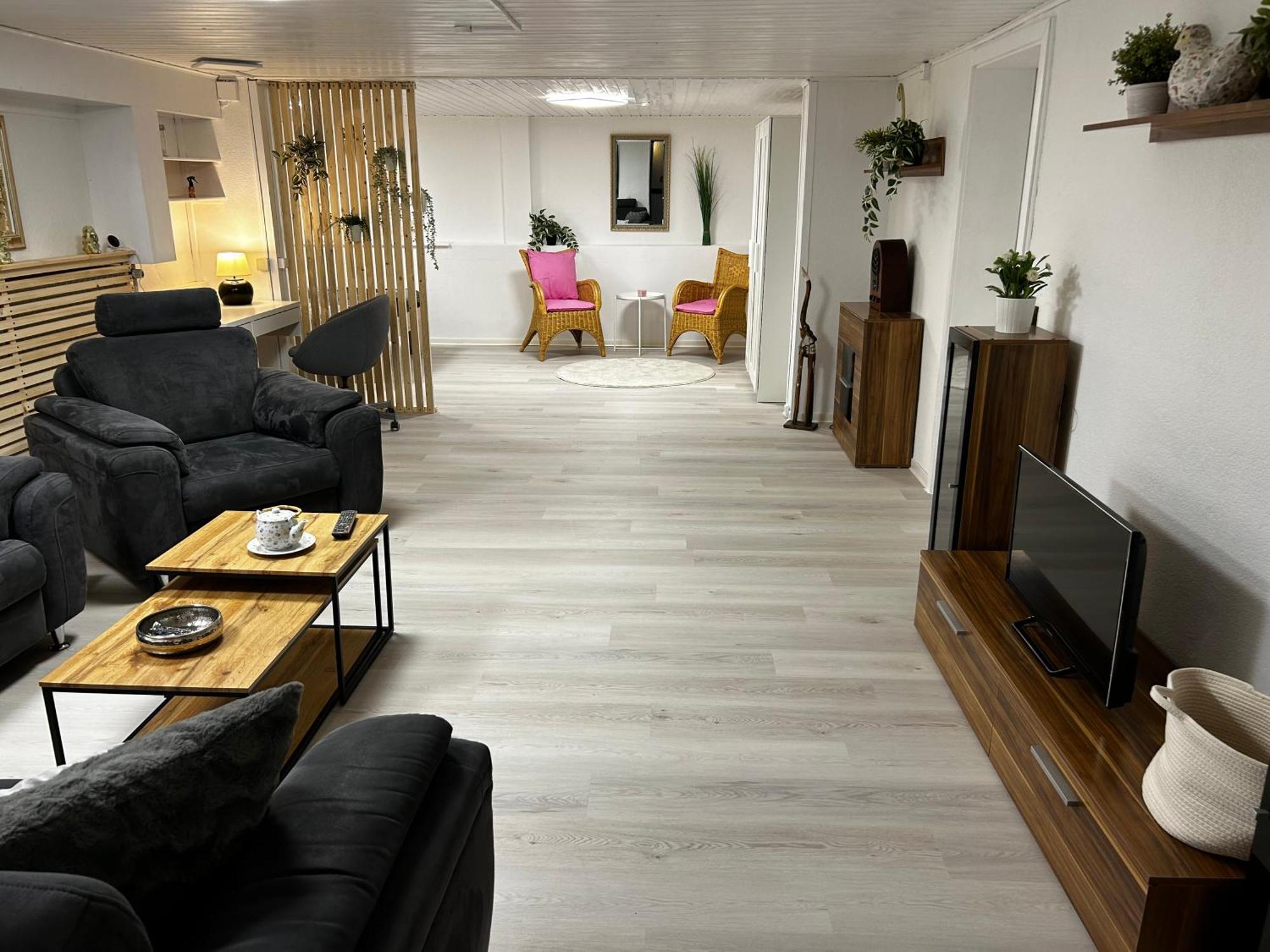 Guidos Place Souterrain Apartment Weissenthurm Bagian luar foto