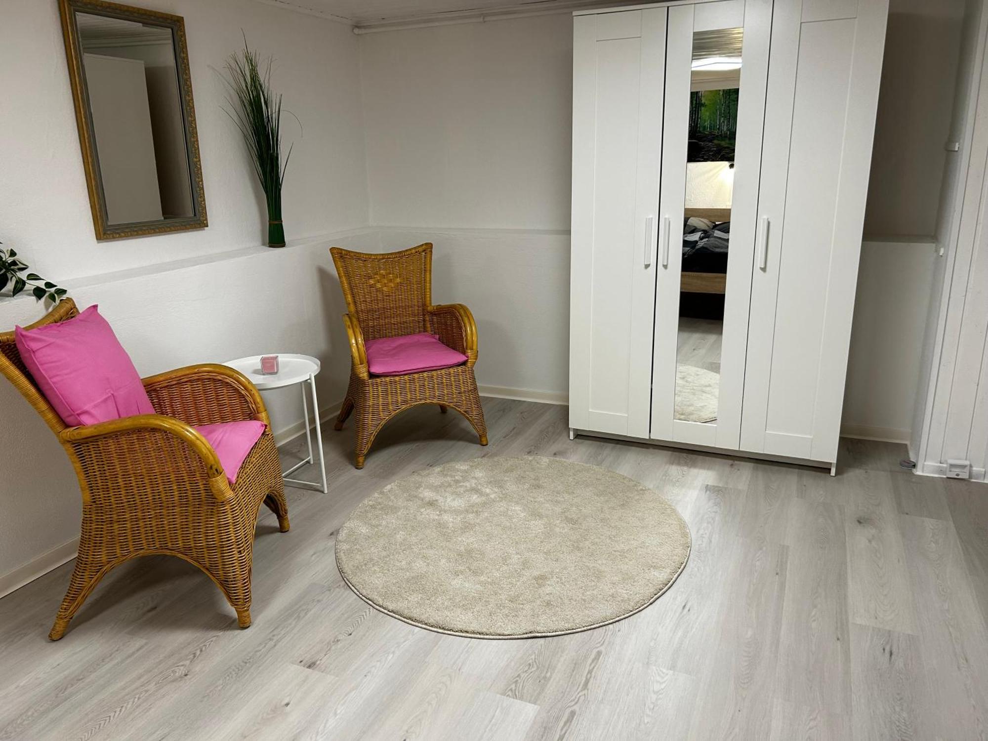 Guidos Place Souterrain Apartment Weissenthurm Bagian luar foto